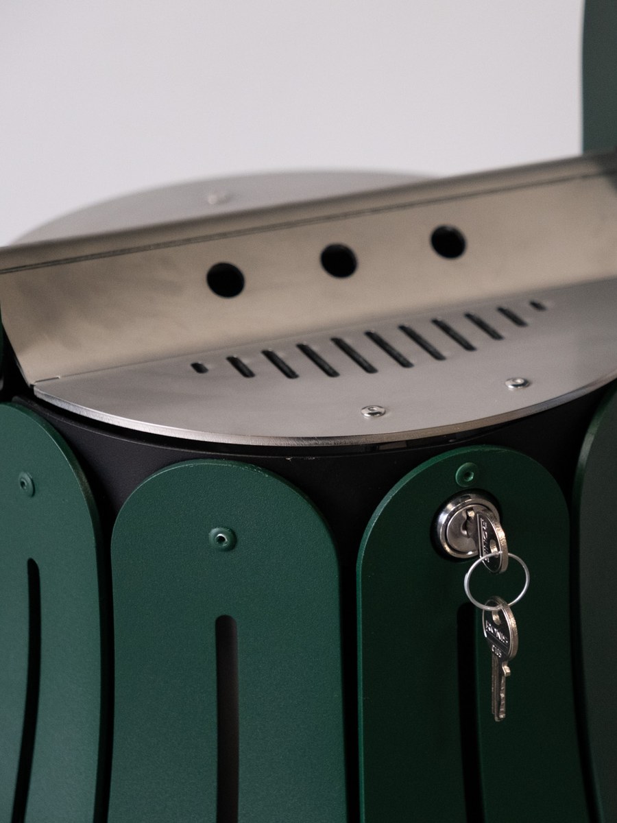 Cendrier Easy Premium Moss Green — détail de la coiffe métallique